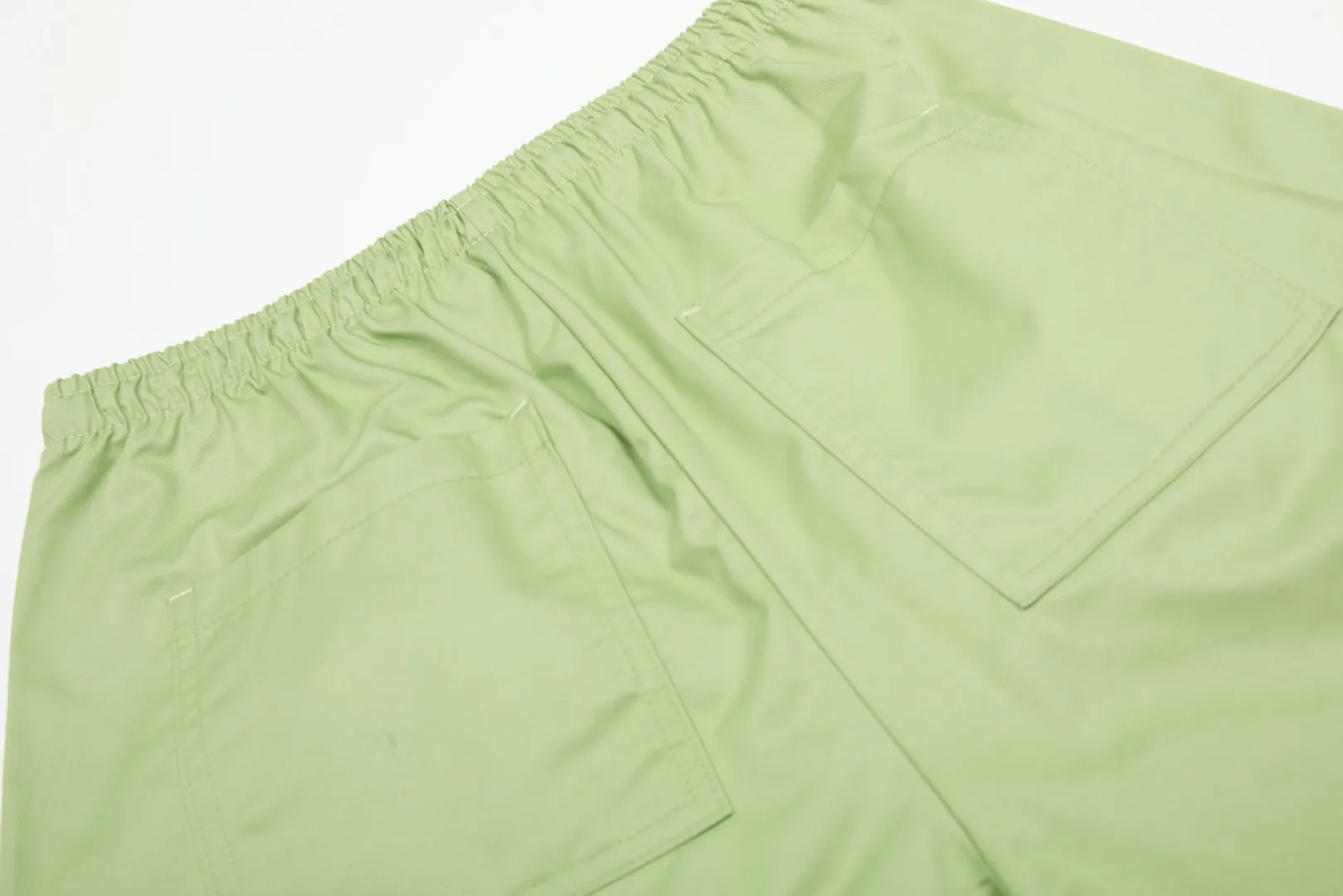 P166 💰 "Top quality" Style number: 1102# [Ralph Lauren Paul small label war horse basic classic shorts] ✅Ralph Lauren Ralph Lauren dopamine war horse small label outdoor shorts ✅Summer fresh, classic and versatile drawstring basic classic shorts ✅Lazy style must-have item The upper body has a fresh feeling ✅Nylon silk floss is smooth and soft, highly breathable and not stuffy ✅Specialized for platform live broadcast, wholesale entity, summer running volume ✅Simple and easy to match, light American style, super great ✅Standard for summer, small and sexy is YYDS, a must-have for petite girls. Size: S-L #Elastic waistline can be stretched. Color: Black, White, Light Blue, Off-white, Pink, Light Green, Khaki